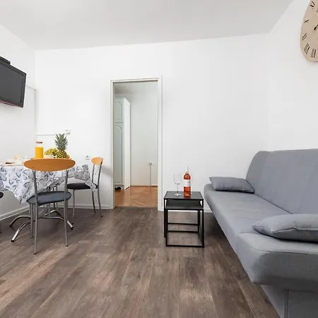 Aisa* Countryside Just 500m From The Beach! Apartment