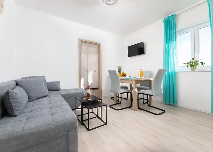 Aisa* Countryside Just 500m From The Beach!