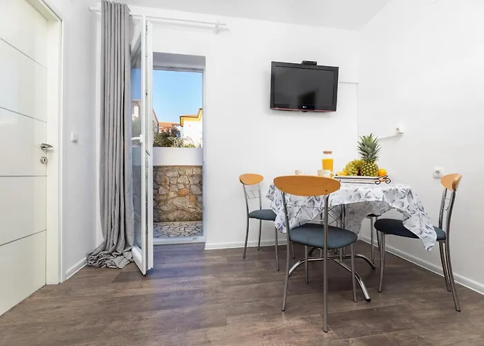 Aisa* Countryside Just 500m From The Beach!